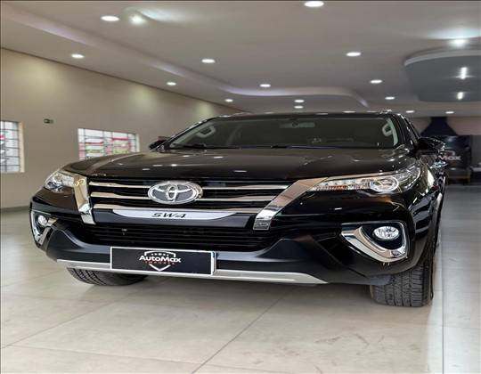TOYOTA HILUX SW4 2.8 SRX 4X4 7 LUGARES 16V TURBO INTERCOOLER DIESEL 4P AUTOMÁTICO